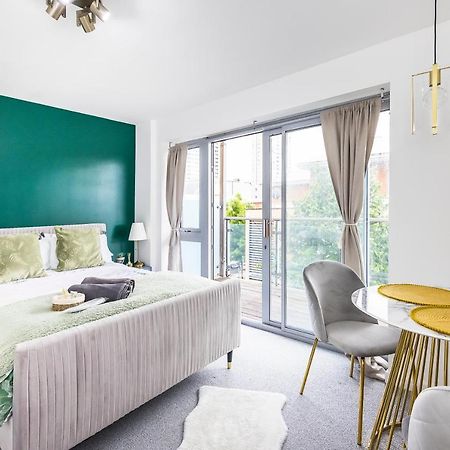 Bow Wharf Apartments Londra Dış mekan fotoğraf