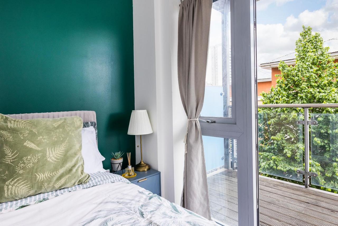 Bow Wharf Apartments Londra Dış mekan fotoğraf