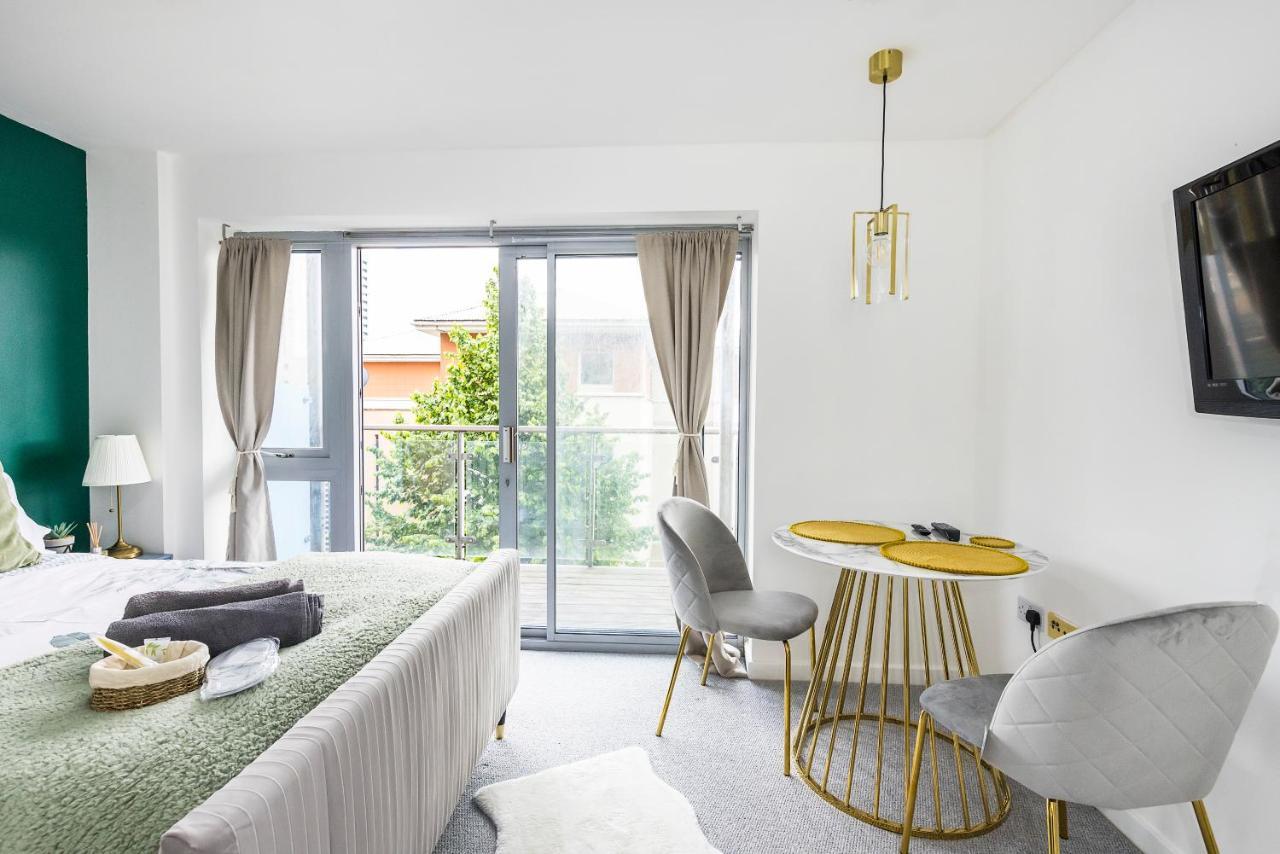 Bow Wharf Apartments Londra Dış mekan fotoğraf